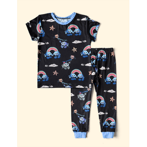 Pijama-Unissex-The-Mini-Forest-composto-por-calca-e-blusa-de-mangas-curtas-embarcando-com-a-criancada-em-um-sonho-muito-divertido.