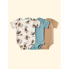 Kit-Body-de-bebe-The-Mini-Forest-composto-por-tres-bodies.-A-estampa-tem-tema-de-Skate-com-o-macaquinho-skatista-mais-fofo-da-florestinha. Kit-Body-de-bebe-The-Mini-Forest-composto-por-tres-bodies.-A-estampa-tem-tema-de-Skate-com-o-macaquinho-skatista-mais-fofo-da-florestinha.
