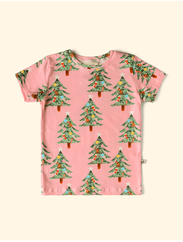 Camiseta-Infantil-The-Mini-Forest-Christmas-Tree-Rosa-especial-para-as-criancas-passarem-o-natal-