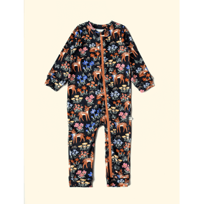 Macacao-de-Bebe-The-Mini-Forest-Jardim-dos-Cervos-Preto-trazendo-a-estampa-dos-bambis-mais-fofos-da-floresta. Macacao-de-Bebe-The-Mini-Forest-Jardim-dos-Cervos-Preto-trazendo-a-estampa-dos-bambis-mais-fofos-da-floresta.