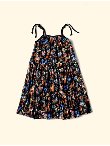 Vestido-Infantil-Camadas-Alca-The-Mini-Forest-Jardim-dos-Cervos-Preto-trazendo-a-estampa-dos-bambis-mais-fofos-da-floresta.