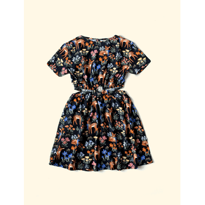 Vestido-Infantil-Recorte-Cintura-The-Mini-Forest-Jardim-dos-Cervos-Preto-trazendo-a-estampa-dos-bambis-mais-fofos-da-floresta. Vestido-Infantil-Recorte-Cintura-The-Mini-Forest-Jardim-dos-Cervos-Preto-trazendo-a-estampa-dos-bambis-mais-fofos-da-floresta.