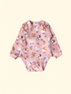Kit-de-Bebe-Body-Calca-e-Babador-The-Mini-Forest-Quaqua-Rosa-a-colecao-perfeita-para-os-primeiros-meses-dos-bebes.