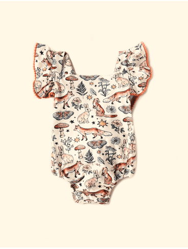 Banho-de-Sol-de-Bebe-Alca-com-Babado-The-Mini-Forest-De-Noite-no-Bosque-Baunilha-com-a-estampa-de-bichinhos-do-nosso-Bosque-encantado.