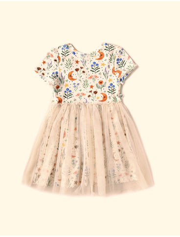 Vestido-Infantil-Tule-The-Mini-Forest-Noite-Florida-Baunilha-trazendo-a-estampa-da-lua-pelos-bosques-floridos.