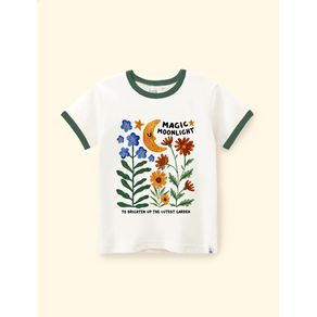 Camiseta-Infantil-The-Mini-Forest-Punho-Noite-Florida-Baunilha-trazendo-a-estampa-da-lua-pelos-bosques-floridos.