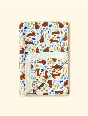 Manta-de-Bebe-Verao-The-Mini-Forest-Chuva-de-Coelhos-Baunilha-com-estampa-infantil-dos-coelhinhos-que-as-criancas-amam.