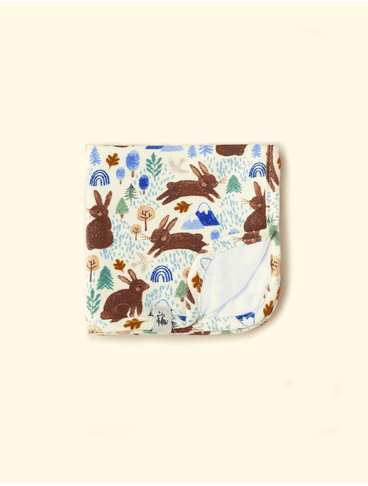 Paninho-de-Boca-de-Bebe-The-Mini-Forest-Chuva-de-Coelhos-Baunilha-com-estampa-infantil-dos-coelhinhos-que-as-criancas-amam.