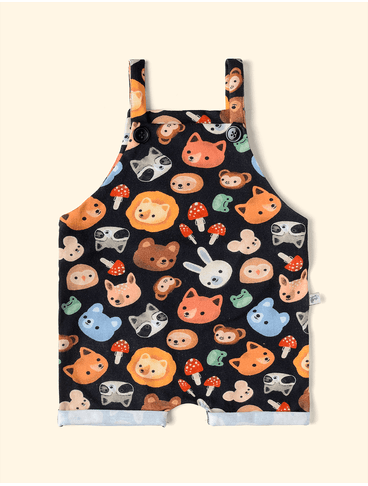 Jardineira-Infantil-The-Mini-Forest-Mascaras-da-Fauna-Preto-a-jardineira-estampada-perfeita-para-as-criancas.