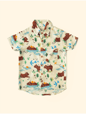 Camisa-Infantil-The-Mini-Forest-Amigos-a-Beira-D-agua-Baunilha-a-roupinha-de-bebe-com-estampa-de-capivaras.