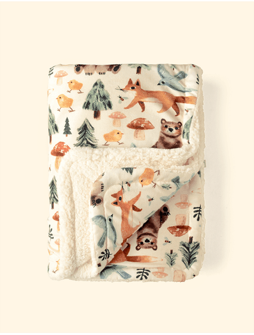 Manta-de-Bebe-Inverno-The-Mini-Forest-Trilha-dos-Sonhos-Baunilha-com-estampa-de-urso-e-raposas-na-floresta.
