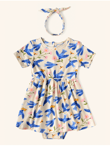 Vestido-Body-de-Bebe--The-Mini-Forest-Andorinha-Azul-Baunilha-com-estampa-infantil-de-passaros-voando.