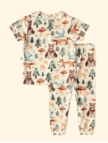 Pijama-Infantil-The-Mini-Forest-Trilha-dos-Sonhos-Baunilha-com-estampa-de-urso-e-raposas-na-floresta.