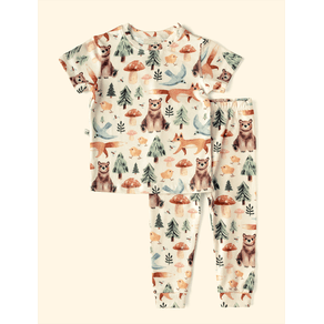 Pijama-Infantil-The-Mini-Forest-Trilha-dos-Sonhos-Baunilha-com-estampa-de-urso-e-raposas-na-floresta.